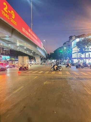 Bán nhà gấp Trần Khát Chân ngõ thông 3 bước ra phố, Dt 55m2, 2t, mt 4m