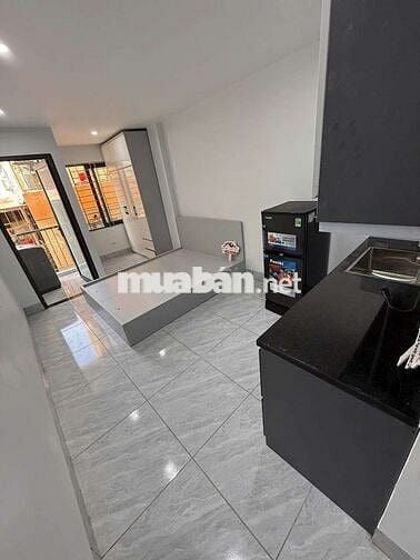 Bóc tem cho thuê căn hộ studio tại Pháo Đài Láng, full đồ có ban công