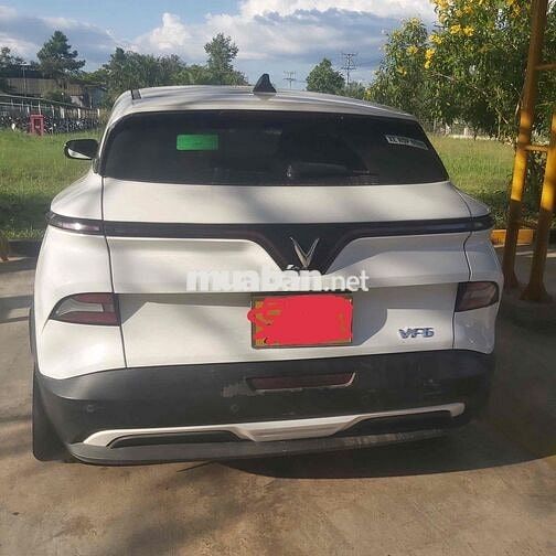 xe mới mua 4tháng chính chủ bán khong lỗi