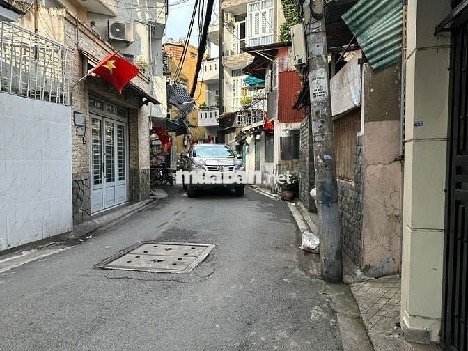 BÁN GẤP NHÀ HOÀNG HOA THÁM PN - 40M2 - HẺM XE HƠI- 3 TẦNG- CHỈ 8.x TỶ