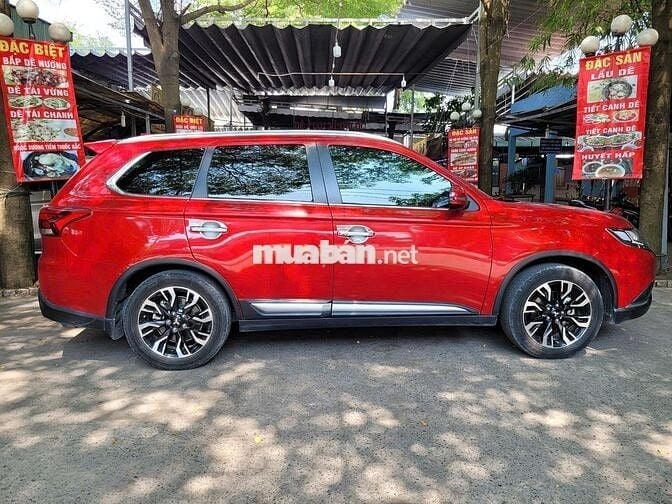 Mitsubishi Outlander Đỏ 5 chỗ