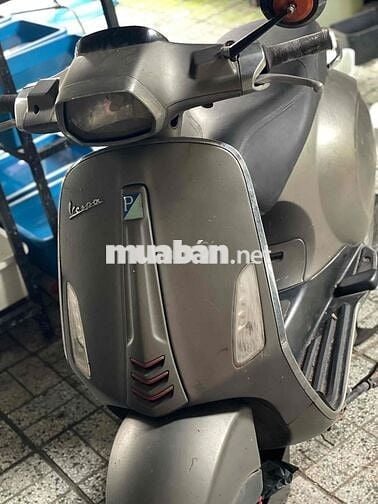 vespa Sprint125 có Cavet, qua nhà xem xe