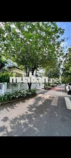 NHÀ DT5*20M,2LAU,3PN,4WC,KHU DÂN SENTURY CÓ BẢO VỆ RẤT AN NINH