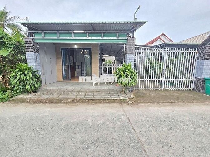 Cần bán gấp căn nhà  gần chợ chiều Tân Phú Trung 135m2- SHR- giá 1 tỉ