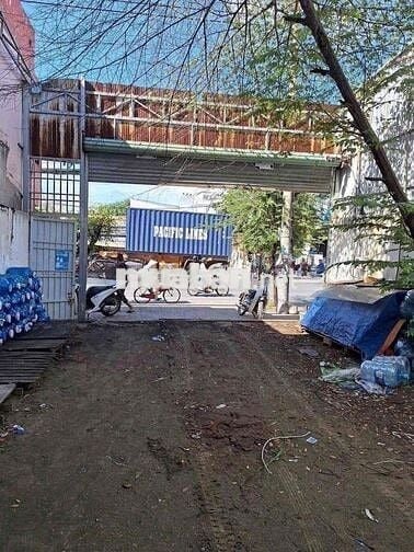 chính chủ cần bán nhanh lô đất nằm ngay mặt tiền chợ giá 230tr