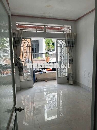 Nhà sạch 1 trệt 1 lầu 2 pn kín 1 pn hở 2 WC hành lang phơi đồ