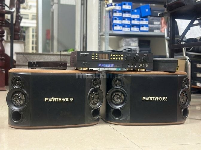 COMBO trọn bộ karaoke PartyHouse (loa + amply liền vang + mic ko dây)