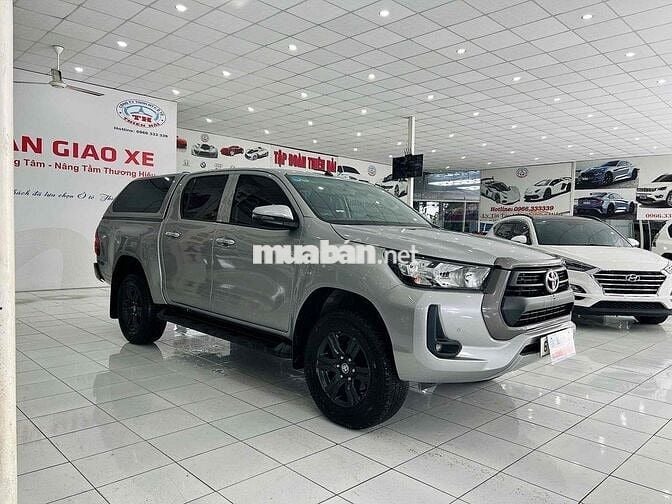 Toyota Hilux 2020 2.4E 4x2AT 118.000 km Bạc