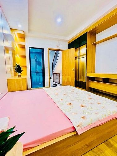 Bán nhà đẹp phố Hoàng Quốc Việt, nhà 6t x 37m Giá Nhỉnh 11 tỷ