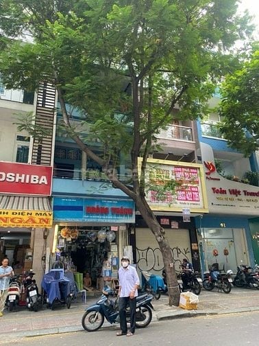 Mặt tiền kham hiếm ở Calmette, P. Nguyễn Thái Bình, Quận 1