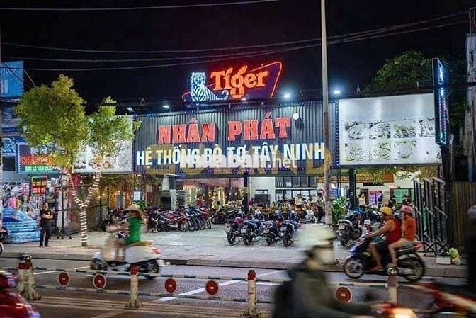 Cho thuê mặt bằng kinh doanh.Dt.17x40m Trống suốt