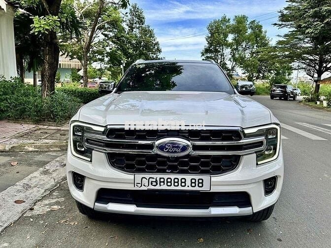 Ford Everest Titanium Plus Trắng 10000 km