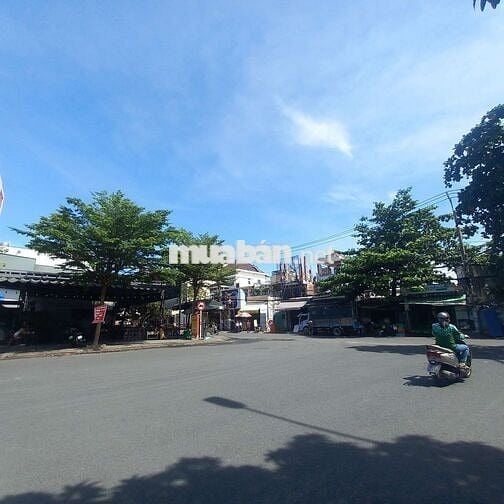 BÁN VỊ TRÍ TẶNG NHÀ NÁT  -  MT ĐHT02 -  GIÁ CHỈ 6 TỶ - 114M2 .