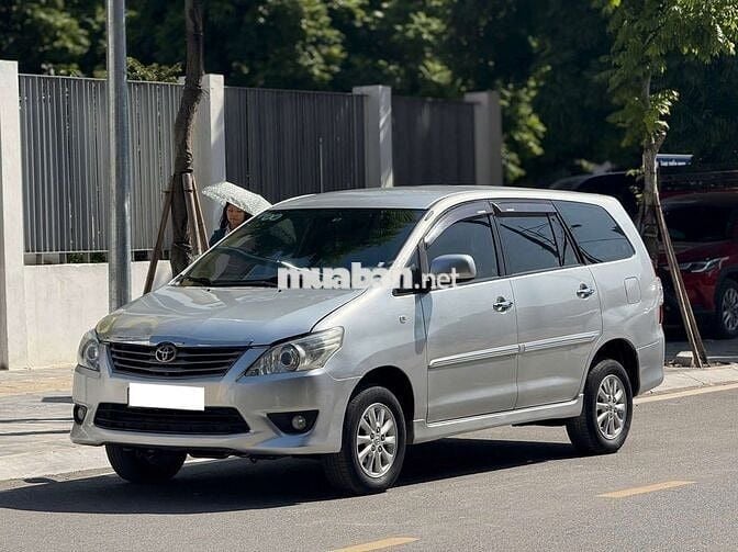 Toyota Innova 2013 2.0 G 100.000 km