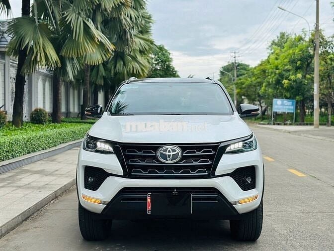 Toyota Fortuner Dầu 2.4 4x2 AT 2022 - 68000 km
