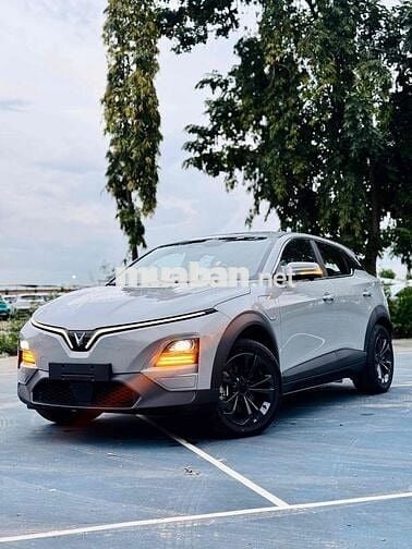 VinFast VF6 PLUS trả trước chưa đến 100tr nhận xe