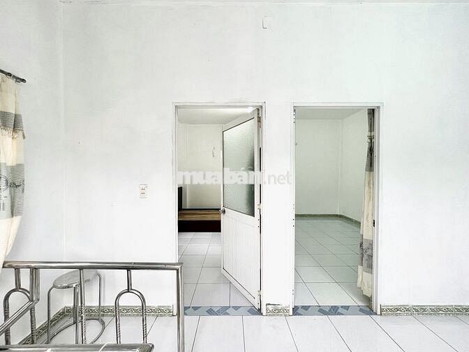 Nhà nguyên căn 2 mặt tiền 128m2, 3 phòng ngủ Quận 10