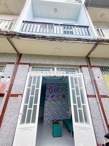 bán gấp nhà giá rẻ ngay ngã 4 gia bảo