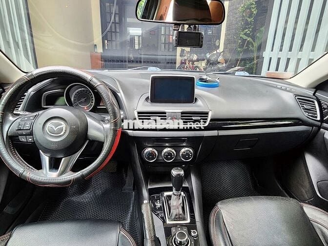 Mazda 3 2016 1.5 AT Sedan - 80000 km