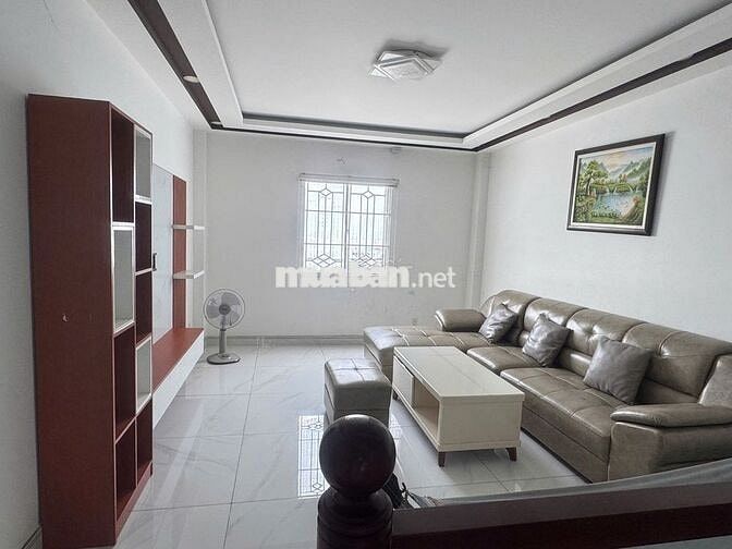 Nhà cho thuê khu Bàu Cát, xe hơi trong nhà, gần siêu thị rạp phim