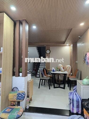 Bán nhà 2,5 tầng Hoàng Diệu , cách đường chính chỉ 30m2