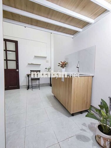 Phòng full nội thất, máy lạnh, gác