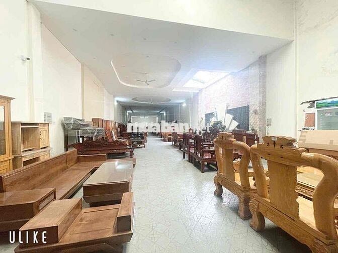 Cho thuê mặt bằng 1000m2 (phù hợp showroom), vị trí đẹp giá cực tốt.