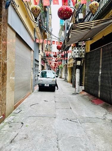 Cho thuê nhà Ngõ ôtô tránh, phố Nguyễn Khang, ngõ thông, KD tốt 