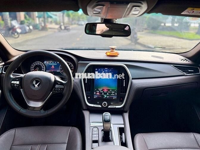 Vinfast Lux A Base 2022 - Đen. 23.000km, 555tr