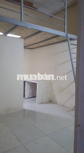 Phòng trọ giá rẻ ( có gác xép, vệ sinh khép kín ) khu vực Chính Kinh