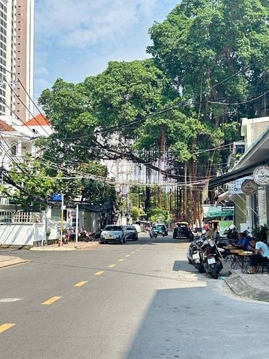 nhà 4 x 19m xây 4 tầng gần Lê Văn Thịnh - bán 10.5 tỷ