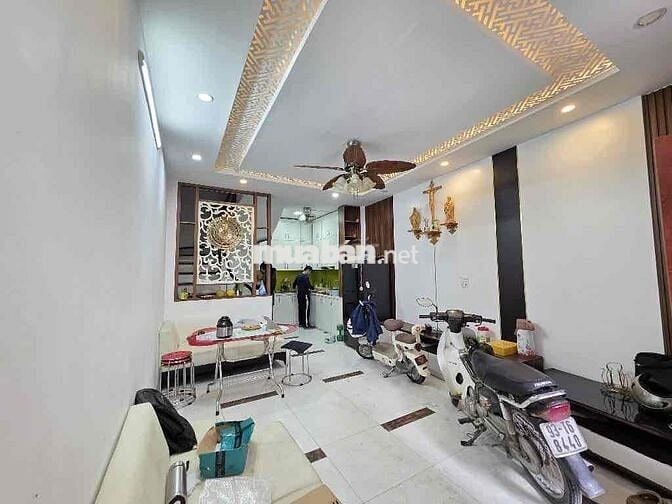 ÔTÔ ĐỖ CỔNG - LÔ GÓC - GẦN PHỐ - VIEW HỒ - NHÀ HIẾM