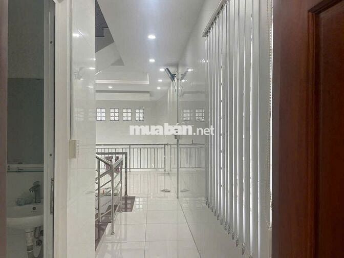 CC BÁN MẶT BẰNG KINH DOANH 2 CỬA - 100M2 - CMT8 BÌNH DƯƠNG - 3 TẦNG