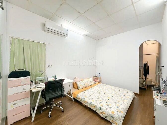 GIẢM TIẾP 200TR, CHỈ 4TỶ, 29m2, CMT8-QUẬN 3, 2 TẦNG, BAN CÔNG, SÁT HXH