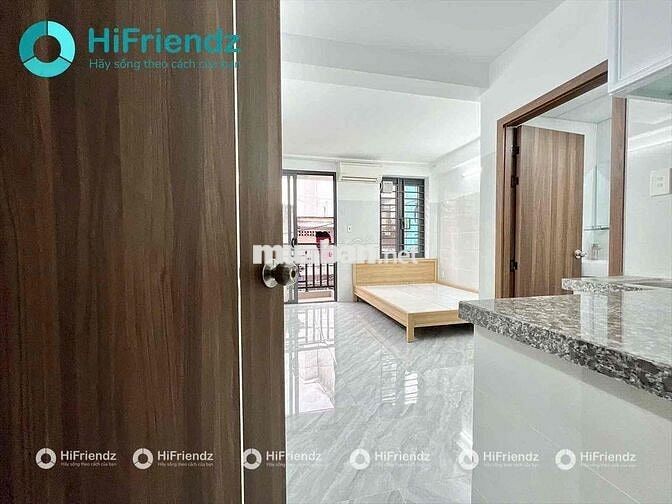 CHO THUÊ CĂN HỘ STUDIO BAN CÔNG GẦN NGAY VÒNG XOAY PHẠM VĂN ĐỒNG