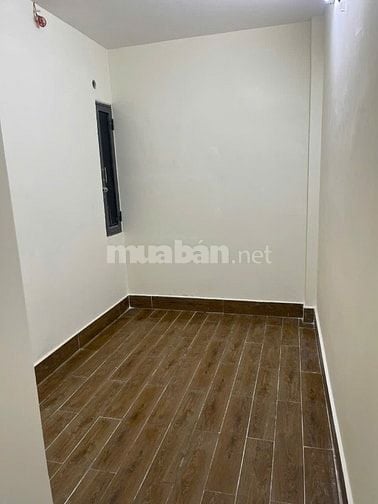 Cho thuê nhà hẻm 4m(XH) Cách Mạng Tháng 8, P.11, Q.3 giá 10tr