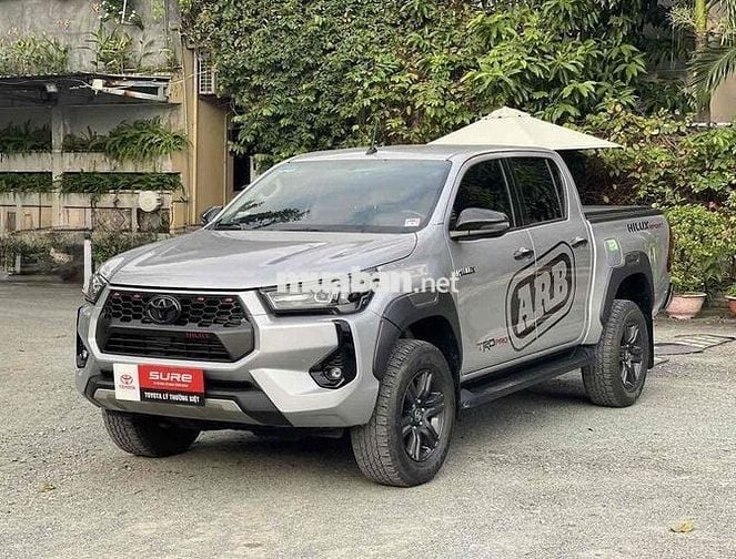 Toyota Hilux 2024 2.4L 4x2 AT - 25700 km - XE HIẾM