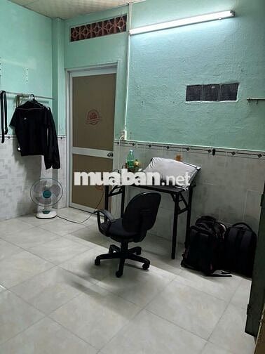 PHÒNG TRỐNG TRONG NHÀ NGUYÊN CĂN