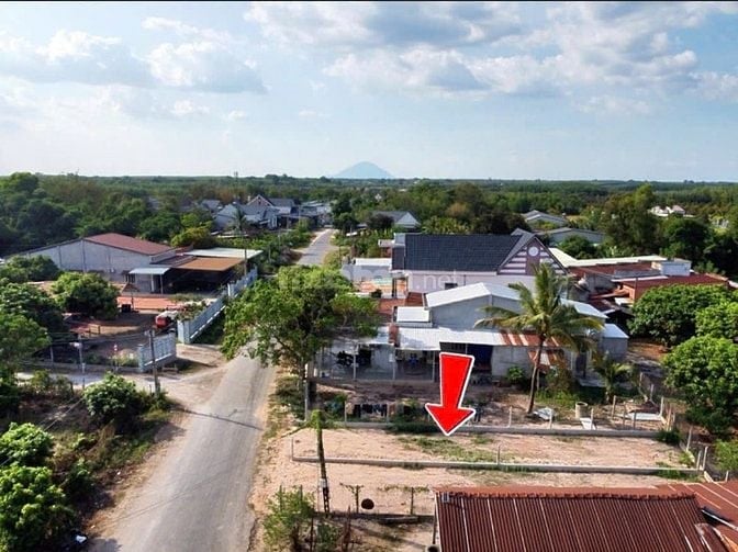 5x25 đường nhựa thông vào KCN. Chủ ngộp. 450tr Thương lượng 