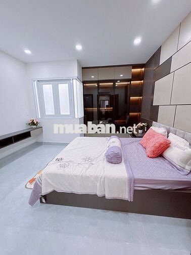 NHÀ PHỐ SANG TRỌNG - SÁT MT NGUYỄN THỊ THẬP Q7 -- 5 PN - S.T CHIL CHIL