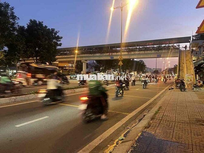 MẶT TIỀN PHẠM VĂN ĐỒNG THỤT VÀO 20M - XE HƠI ĐỖ CỬA - ĐẤT TẶNG NHÀ NAT