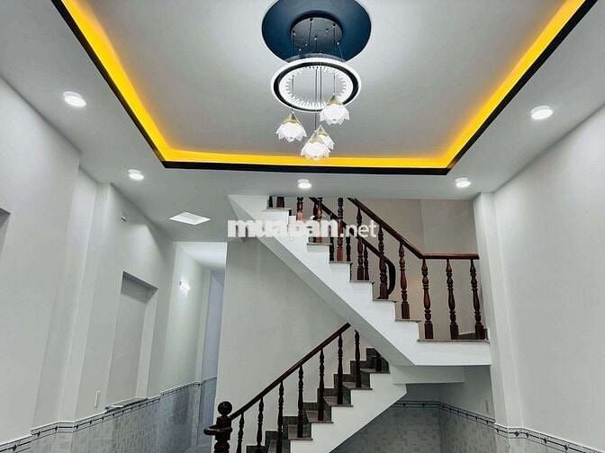 BÁN NHÀ SỔ HỒNG RIÊNG. TRUNG CHÁNH. GẦN TÔ KÝ NGUYỄN ẢNH THỦ. CHỢ BẮP.