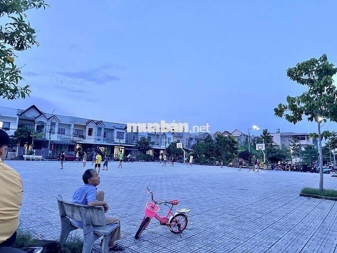 Bán nhà 1 trệt 2 lầu,sổ hồng thổ cư 100%, khu dân cư Tân Phong (5.9tỷ)