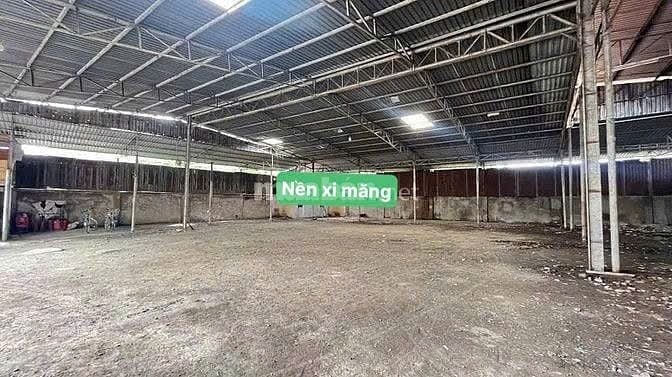 Kho 800m2 cho thuê 40 triệu/tháng đường Quốc Lộ 13 Ngã Tư Bình Phước