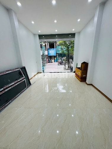 Cho thuê tầng 1 và tầng 2 nhà mặt phố đội cấn, nhà mới đẹp