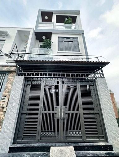 Kẹt tiền bán gấp nhà Sư Vạn Hạnh. Phường 12. Quận 10. Giá 4 tỷ 690.