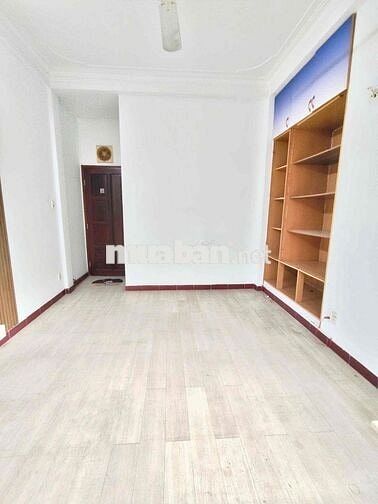 Phòng 20m2 Đường Giải Phóng cách sân bay TSN 2km