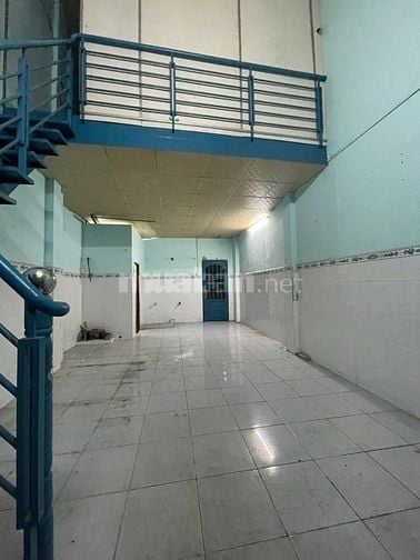Nhà 1 trệt 1 lửng 33m2 nở hậu hẻm ô tô sát mặt tiền đường gần aeon TP