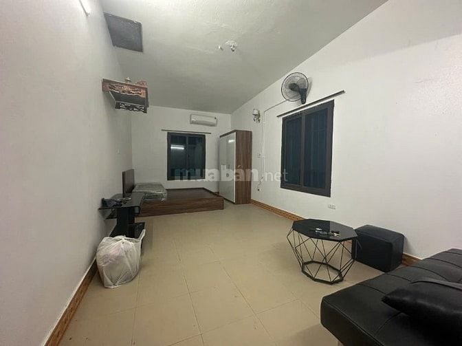 Cho thuê căn hộ tập thể tầng 3 Vilacera, ngõ 12 thạch bàn . Giá 3,5tr