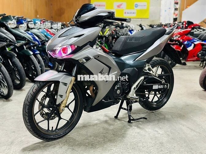 XE MÁYTHANH TÙNG_WINNER V3 ABS XÁM BẠC ĐỘ MẮT CÚ